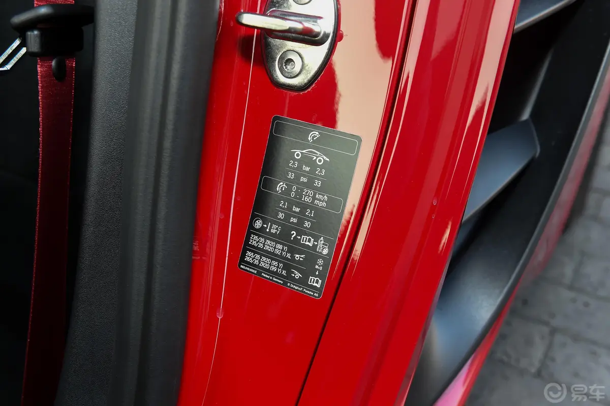 保时捷718Cayman GTS 2.5T胎压信息铭牌