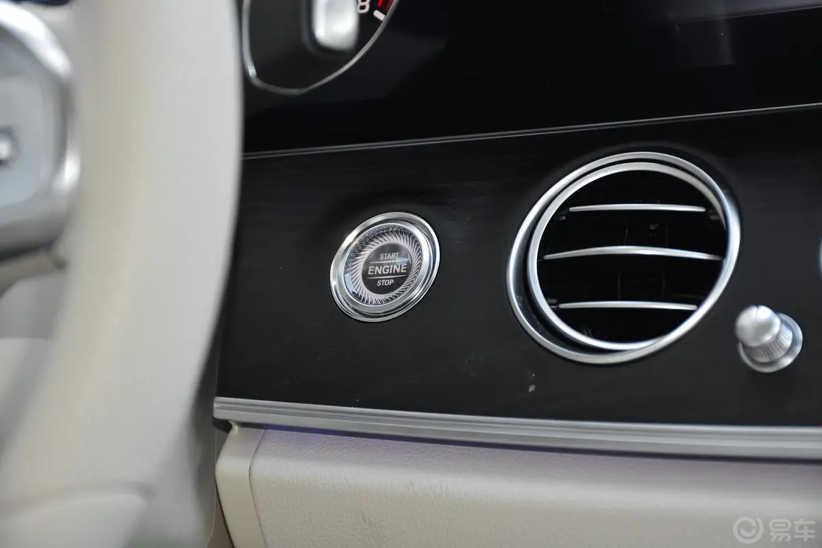 奔驰E级E 350 L 4MATIC 运动轿车钥匙孔或一键启动按键
