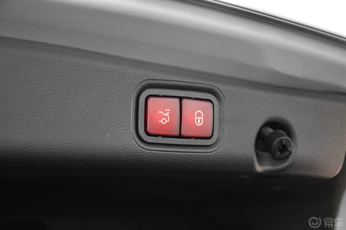 奔驰E级E 350 L 4MATIC 运动轿车电动尾门按键（手动扶手）