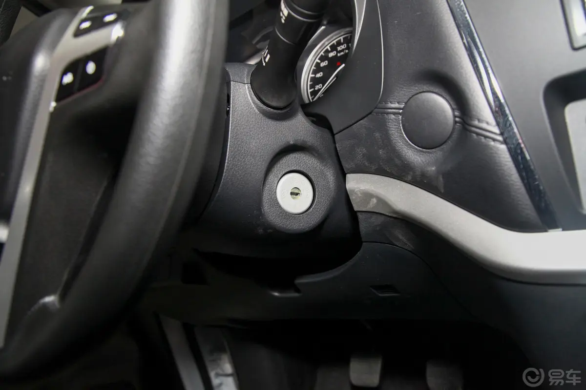 锐骐62.3T 手动 两驱 标准版 柴油 国VI钥匙孔或一键启动按键