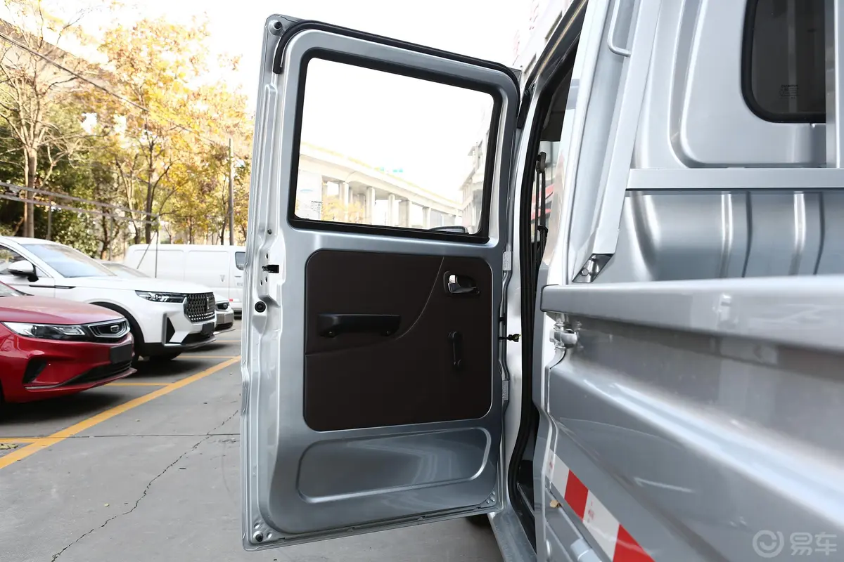长安星卡1.5L 双排 货车基本型 国VI驾驶员侧后车门