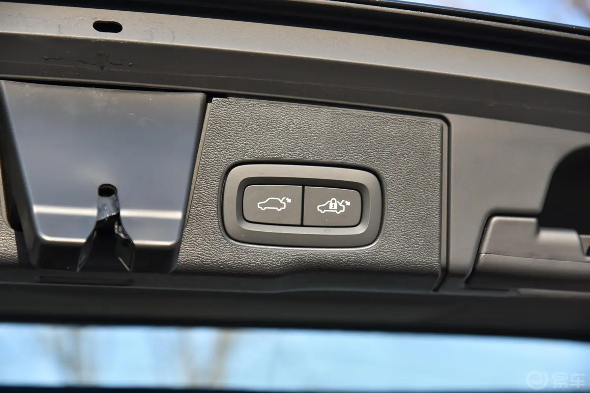 沃尔沃XC60新能源T8 智远运动版电动尾门按键（手动扶手）