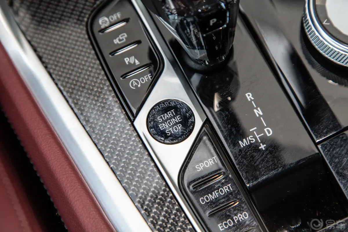 宝马X6xDrive40i M运动套装钥匙孔或一键启动按键
