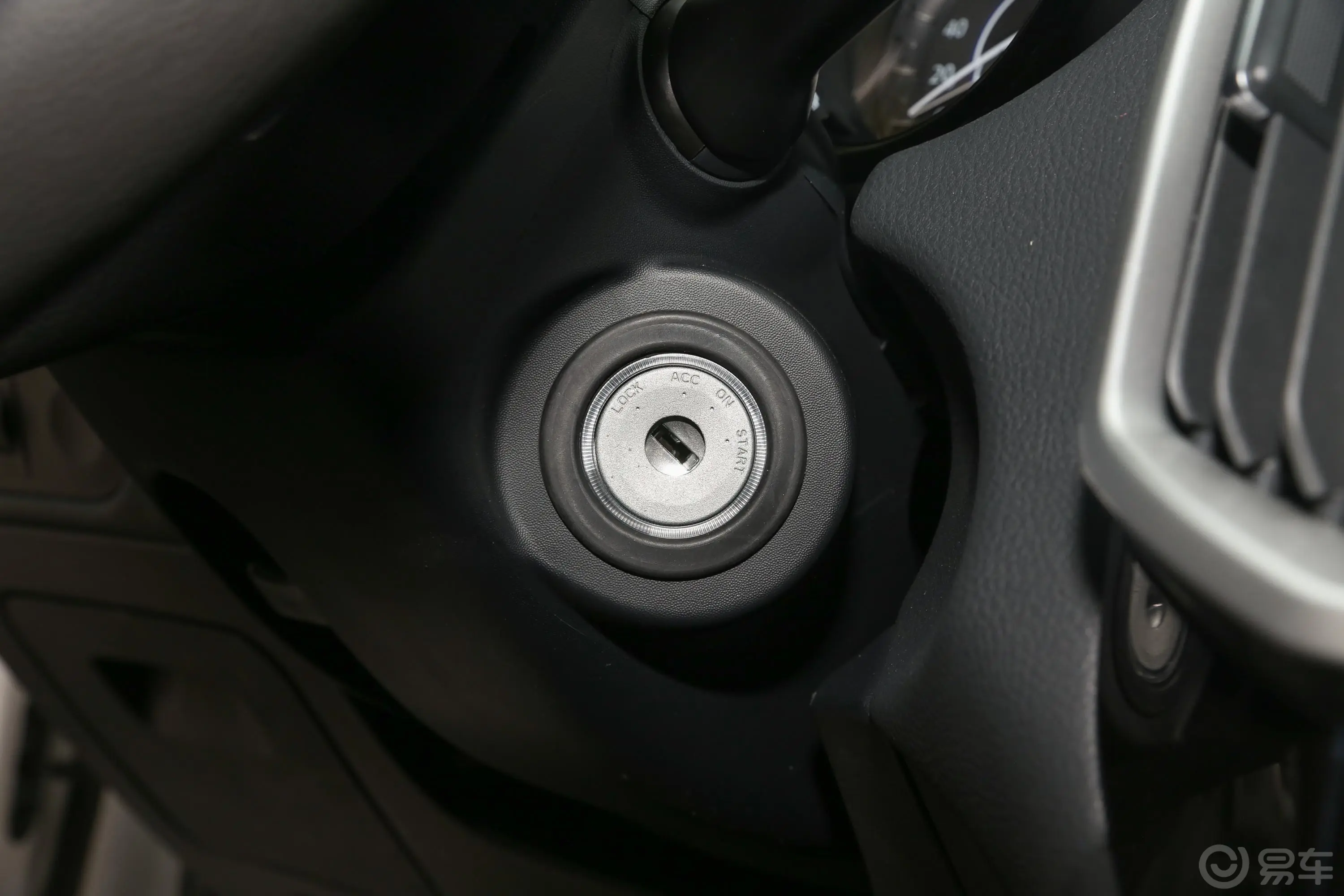 驭胜S3502.0T 手动 两驱 豪华版 5座 柴油钥匙孔或一键启动按键