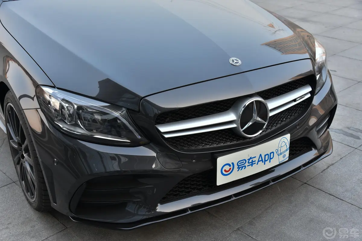 奔驰C级 AMGAMG C 43 4MATIC 轿跑车前格栅侧俯拍