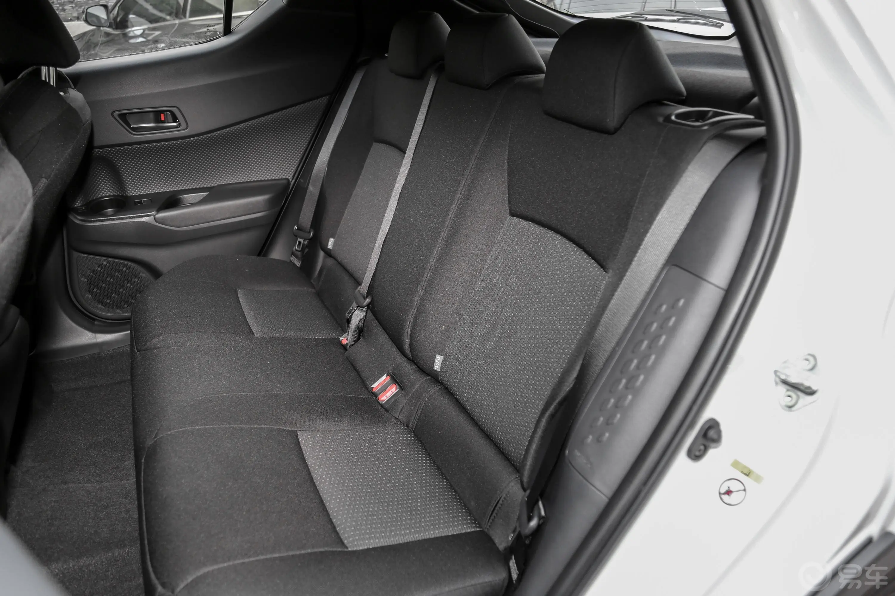 丰田C-HR2.0L CVT 舒适版后排座椅