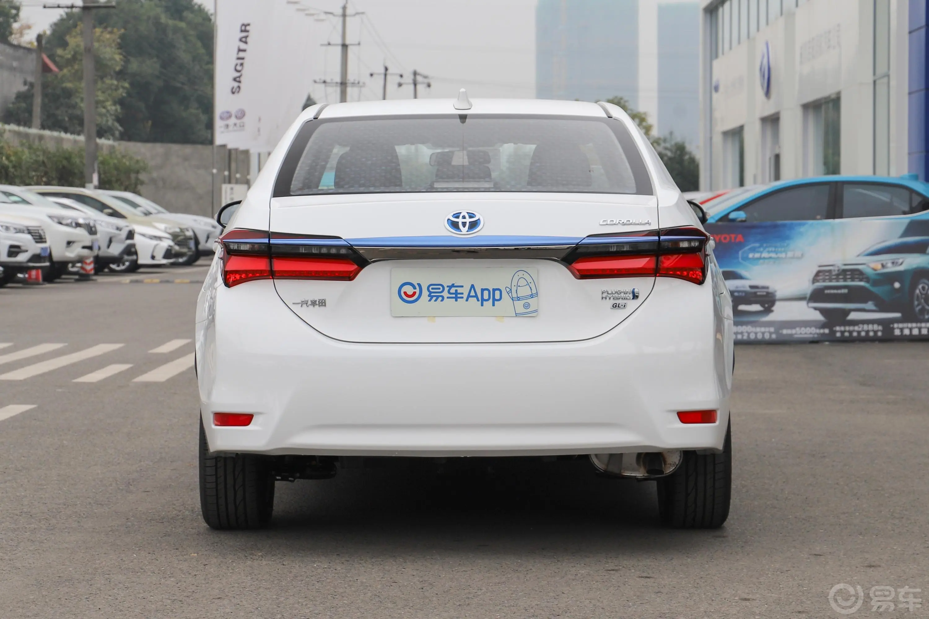 卡罗拉 双擎E+1.8L E-CVT 领先版正后水平