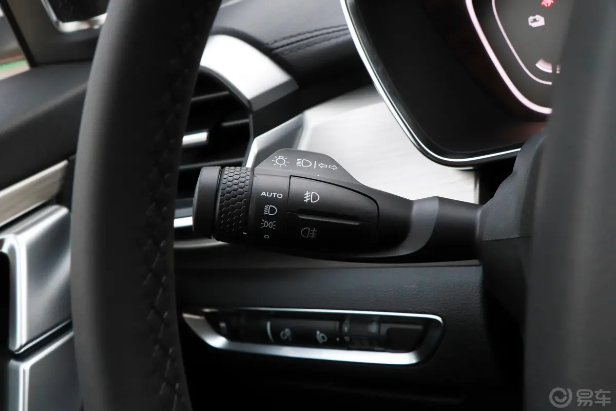 缤越PHEV260T 双离合 骑士内饰