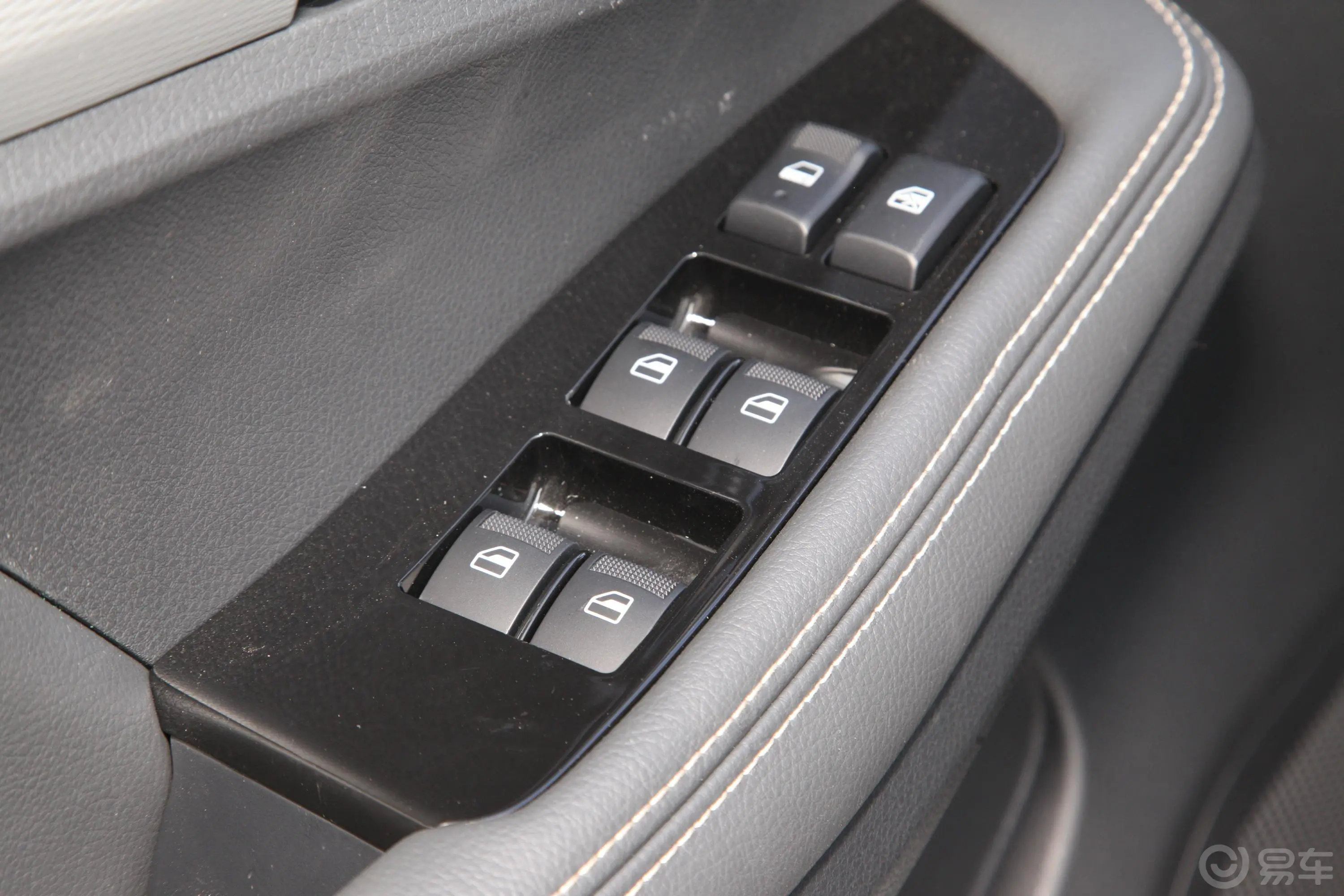 瑞迈S标轴版 2.5T 手动 四驱 领航版 柴油 国VI车窗调节整体