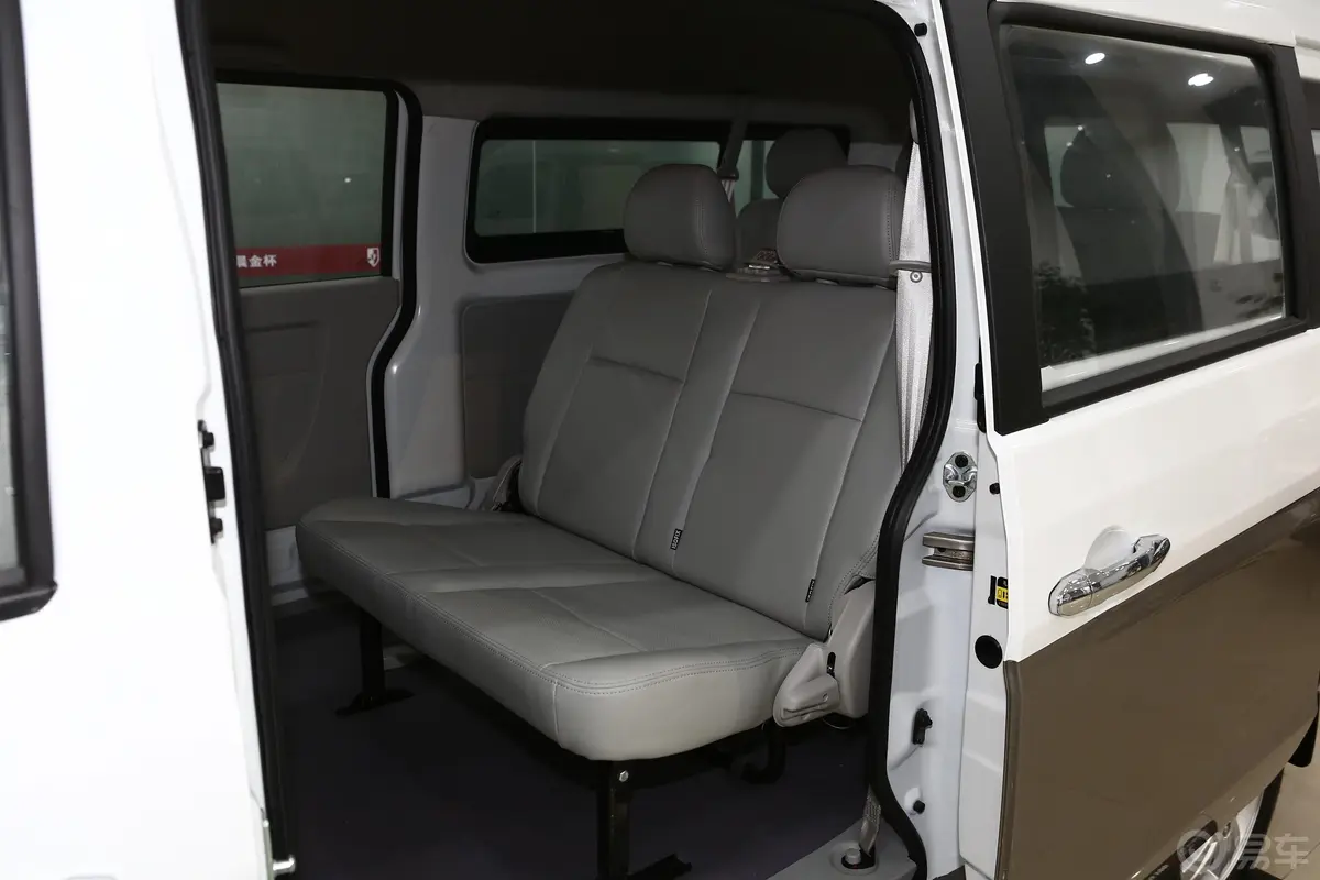 金杯新海狮X30L客车 1.5L 手动 商务版 7座 国VI后排座椅