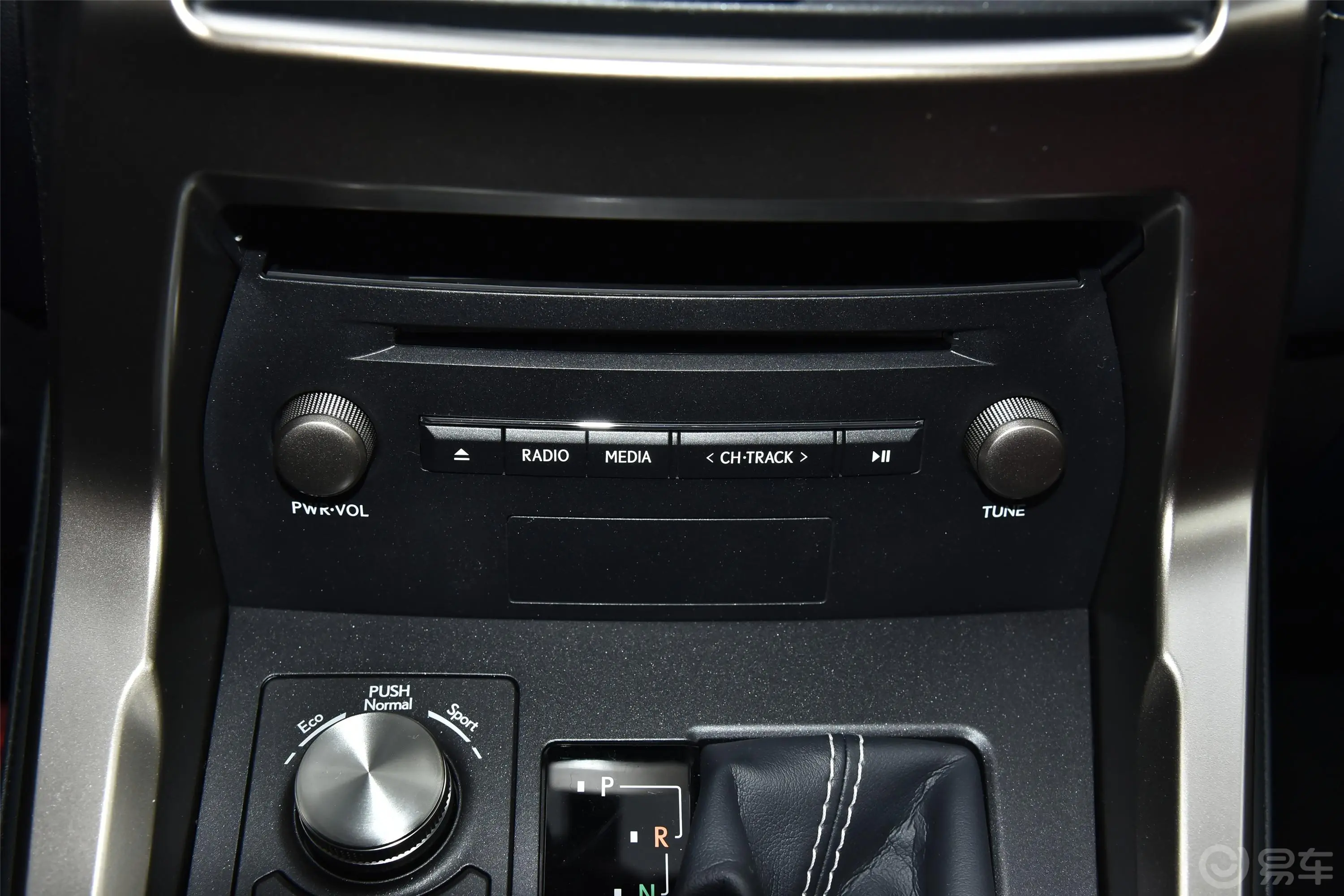 雷克萨斯NX200 两驱 锋行版 国V音响