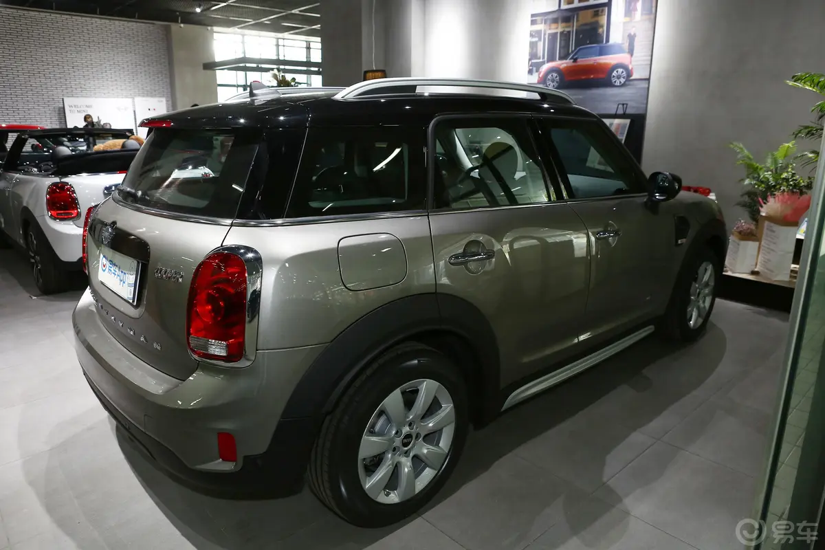 MINI COUNTRYMAN1.5T COOPER ALL4 经典派周末旅行版正侧车头向右水平