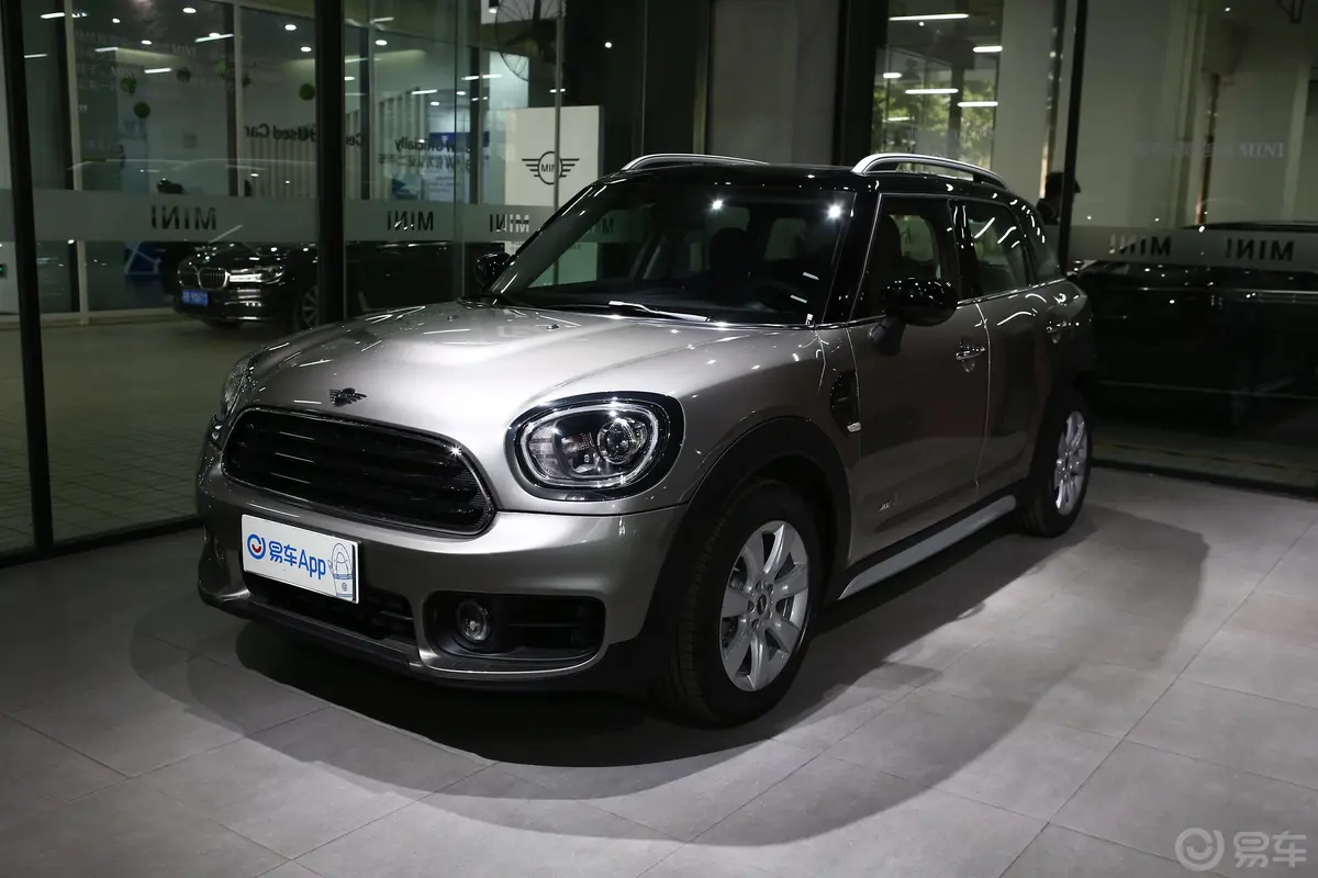 MINI COUNTRYMAN1.5T COOPER ALL4 经典派周末旅行版侧前45度车头向左水平