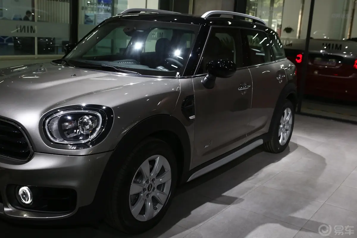 MINI COUNTRYMAN1.5T COOPER ALL4 经典派周末旅行版外观