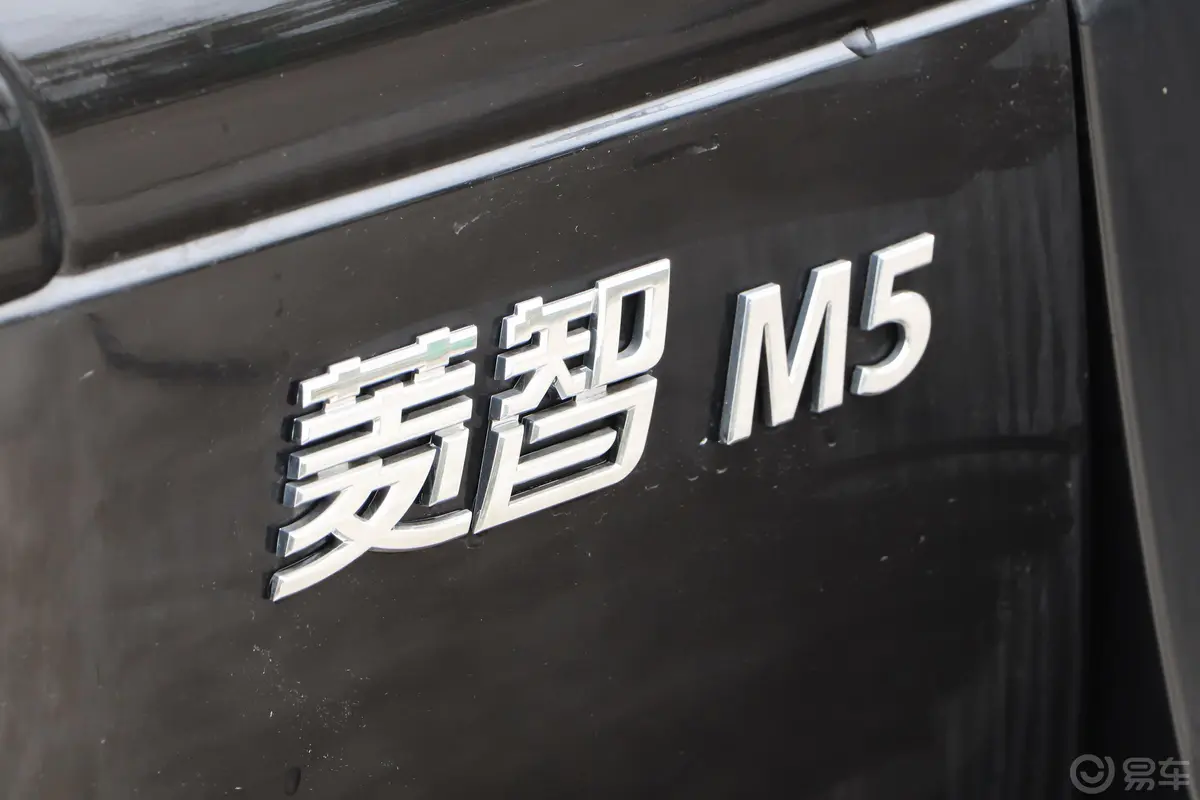 菱智M5L 2.0L 手动 舒适版 9座 国V外观