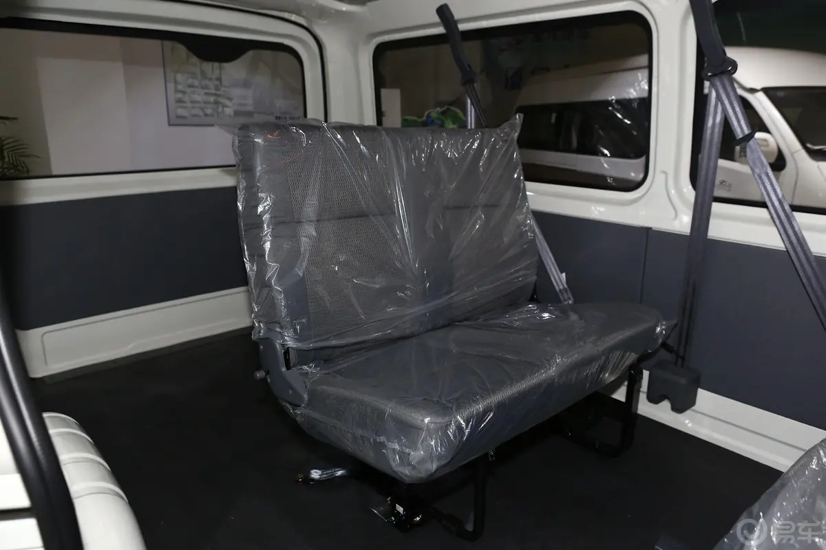 凯锐浩克V22 2.2L 手动 M1平顶标准型 6座 国V第三排座椅