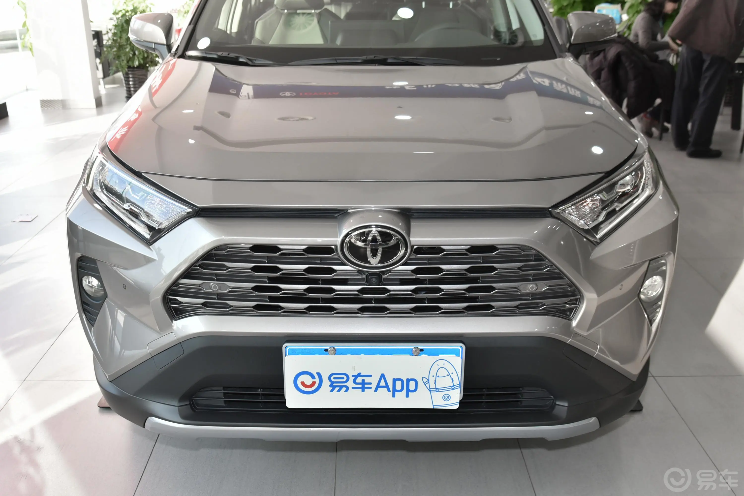 RAV4荣放2.0L CVT 四驱 尊贵版外观