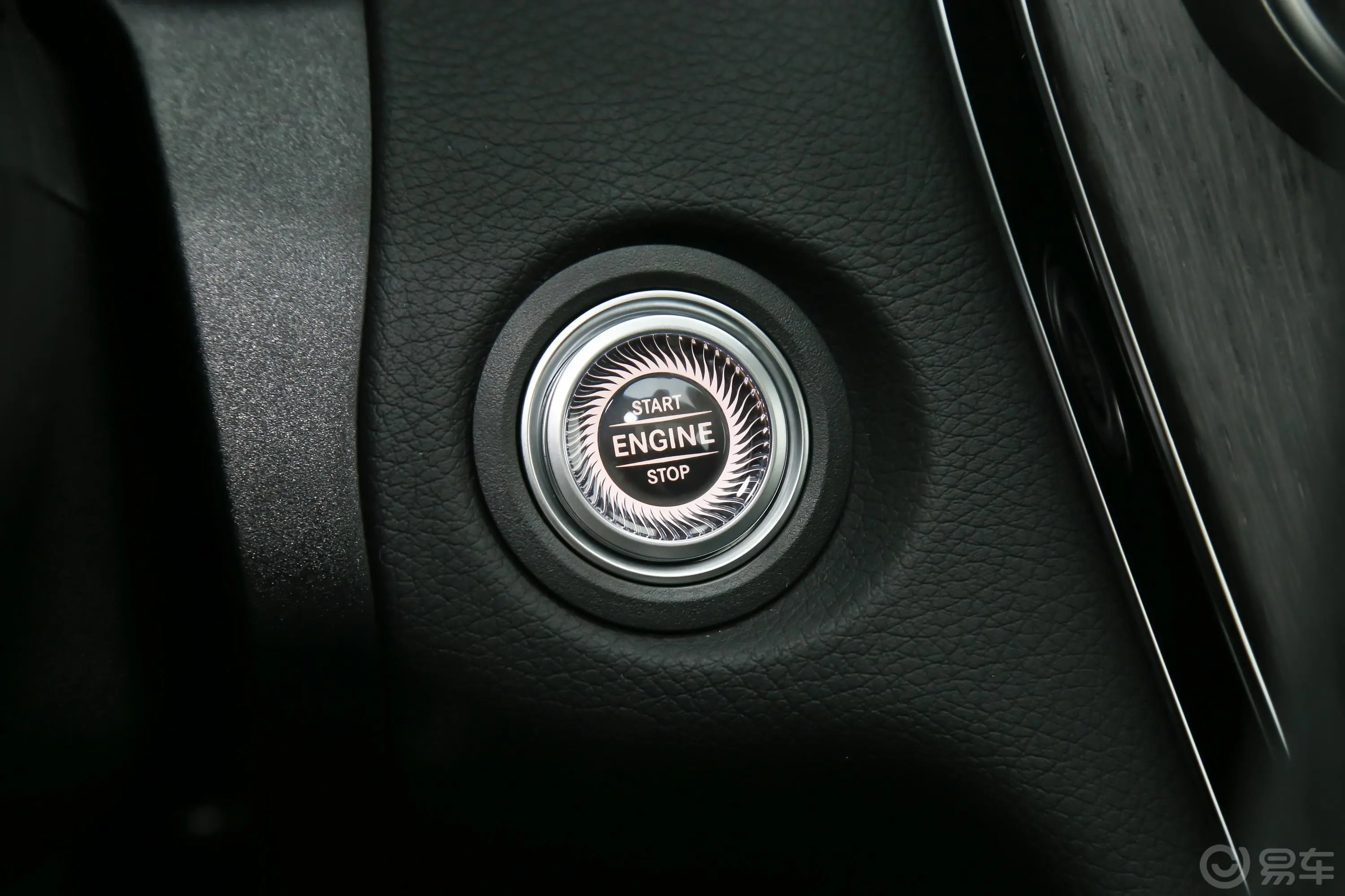 奔驰C级C 200 L 时尚型钥匙孔或一键启动按键