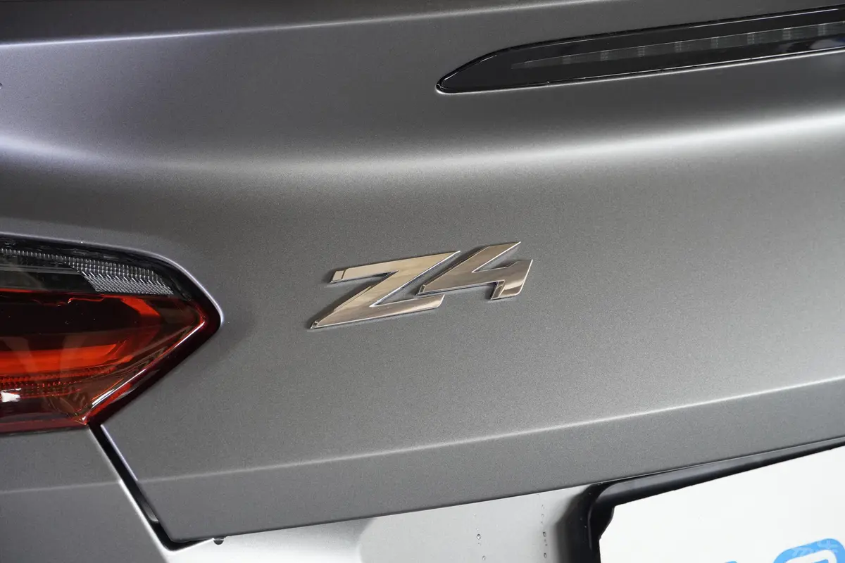 宝马Z4sDrive25i 银霜限量版外观