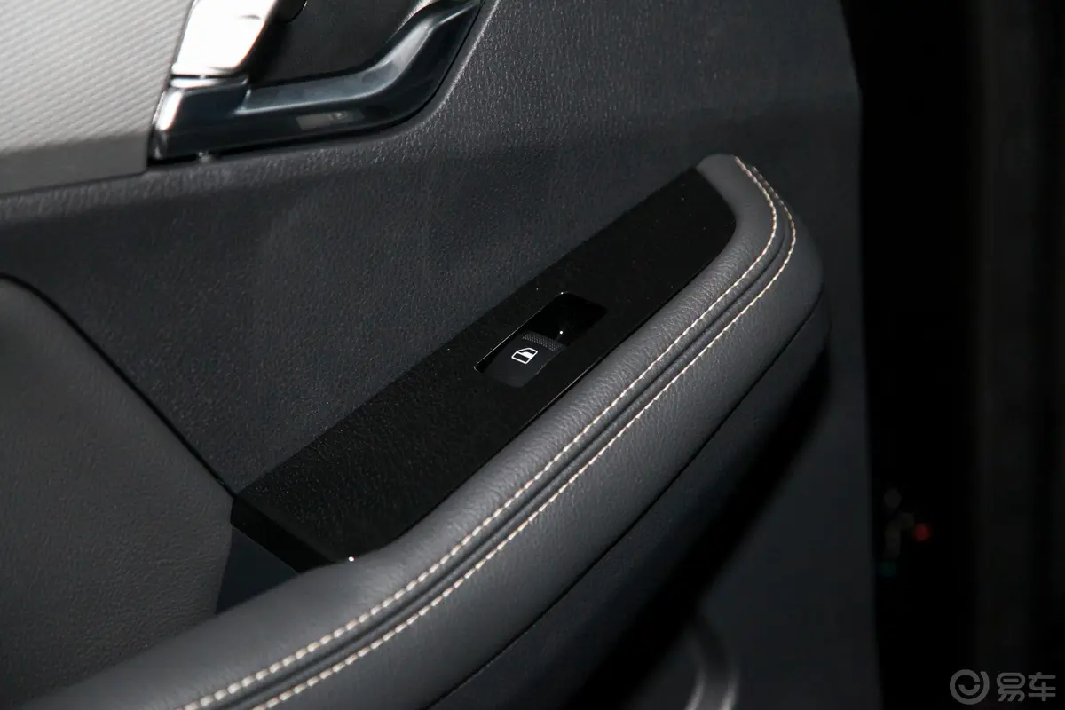 瑞迈S加长版 2.4T 手动 四驱 领航版 汽油 国VI后车窗调节