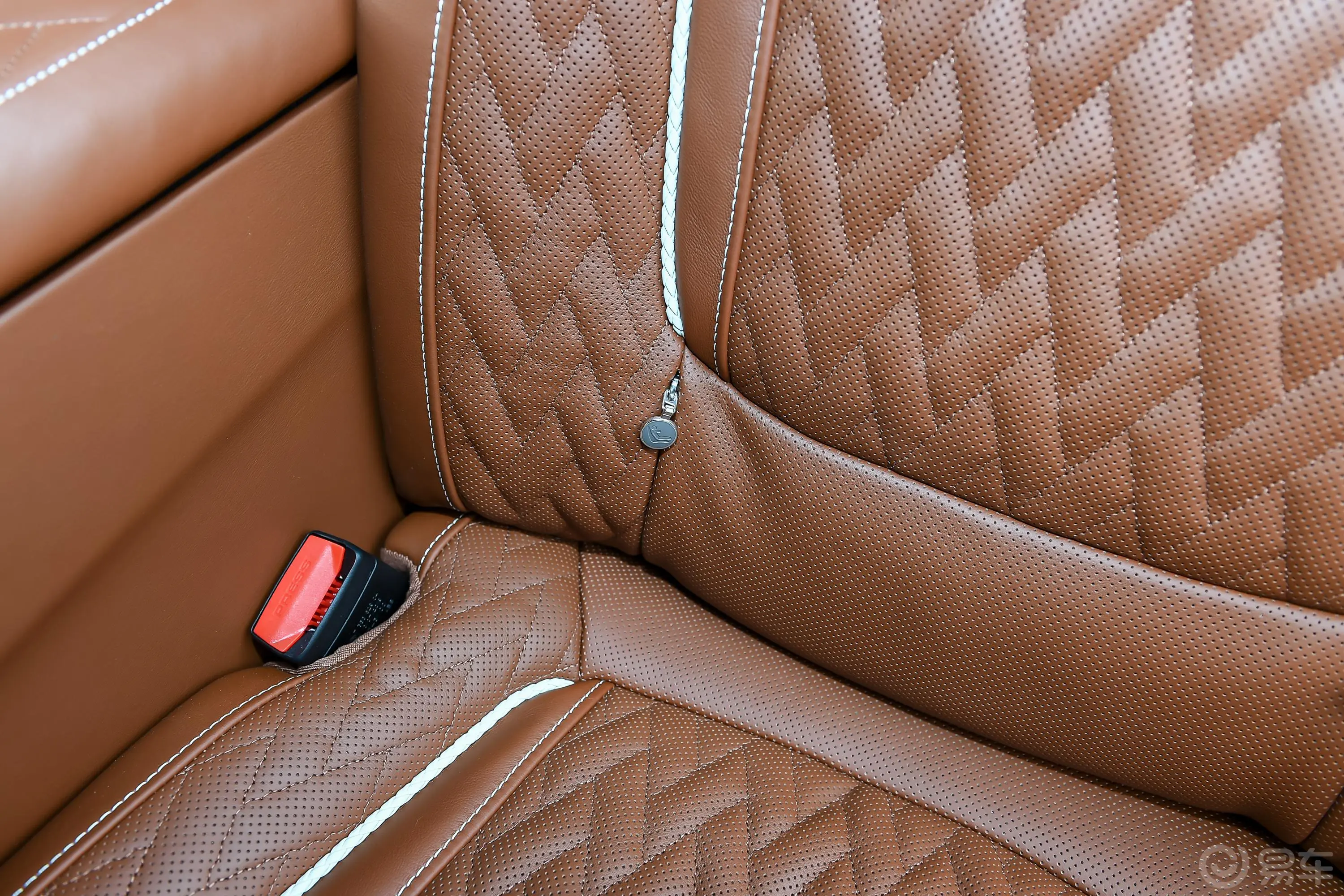 宝马7系M760Li xDrive V12 豪华套装儿童座椅接口