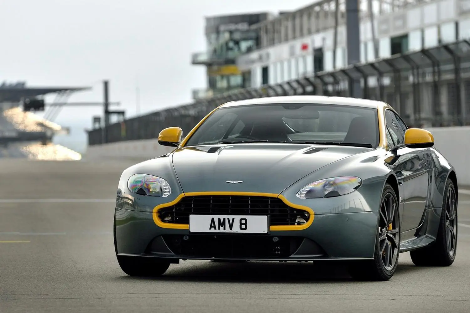 V8 Vantage