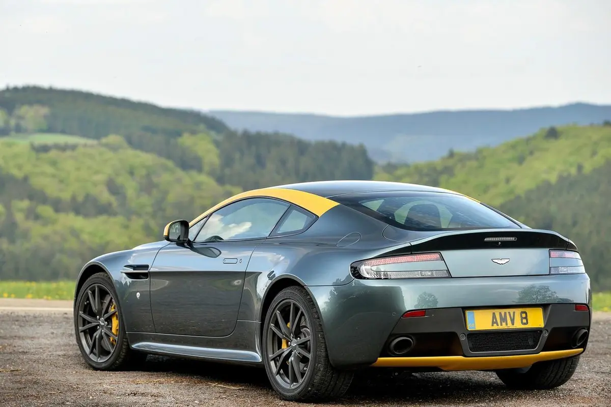 V8 Vantage