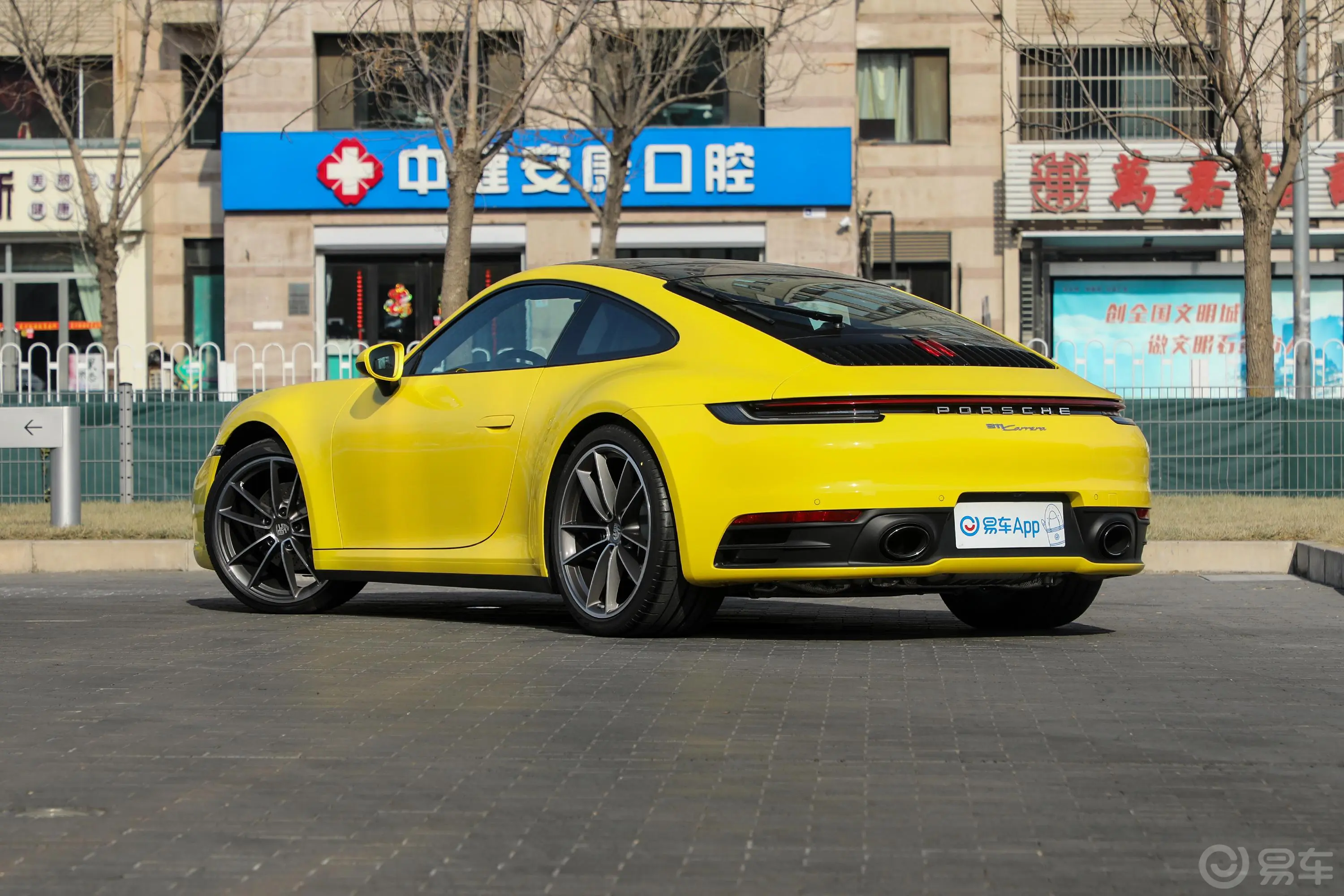 保时捷911Carrera 3.0T侧后45度车头向左水平