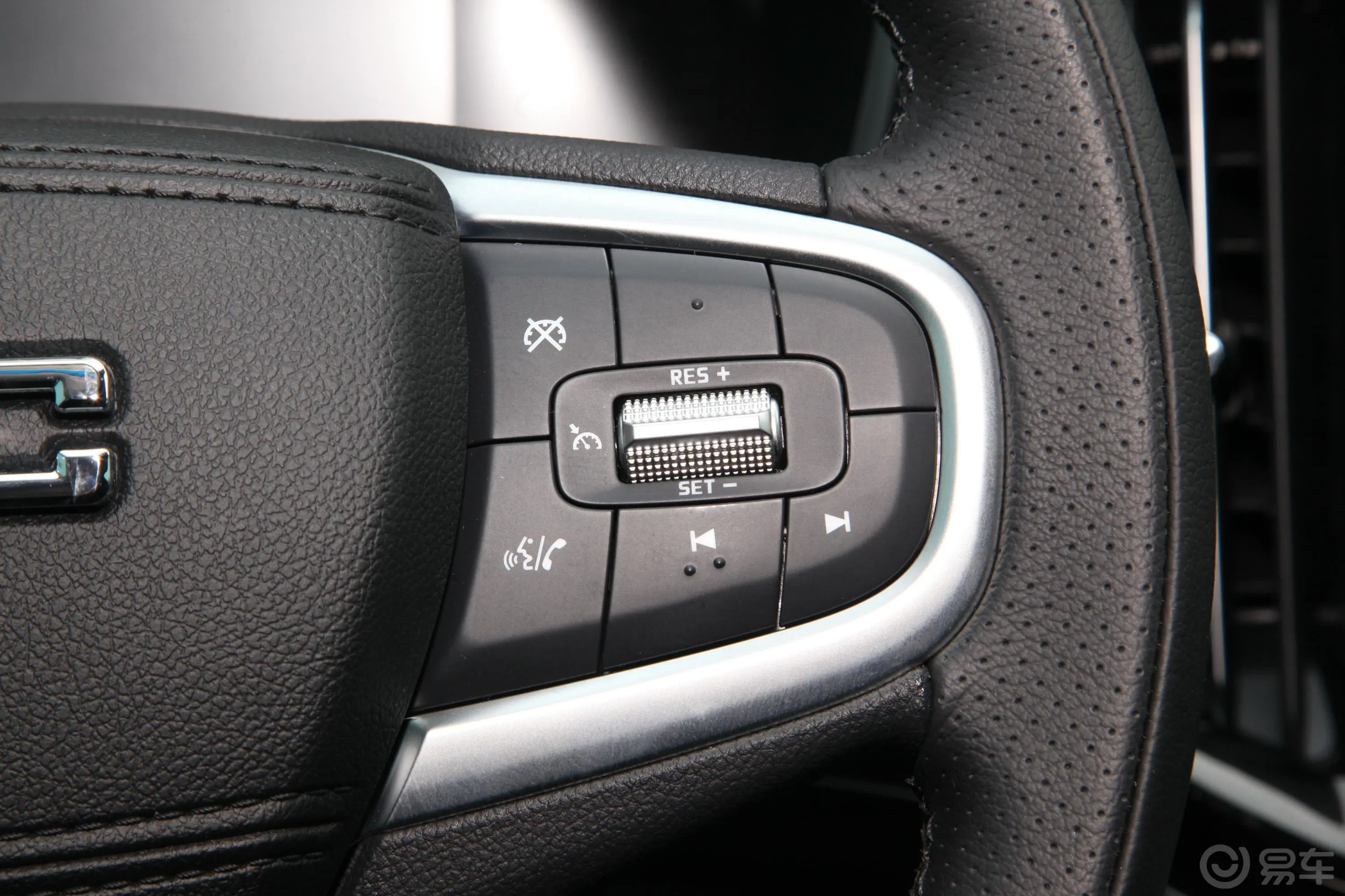 驭胜S3502.0T 手动 四驱 舒适版 5座 汽油 国VI右侧方向盘功能按键