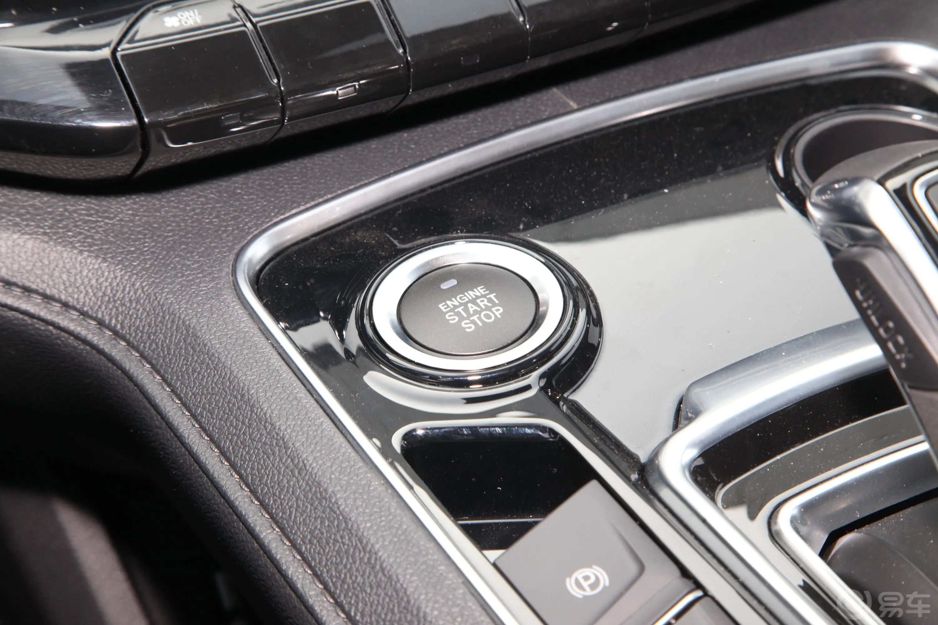 驭胜S3502.0T 手自一体 两驱 舒适版 5座 汽油 国VI钥匙孔或一键启动按键