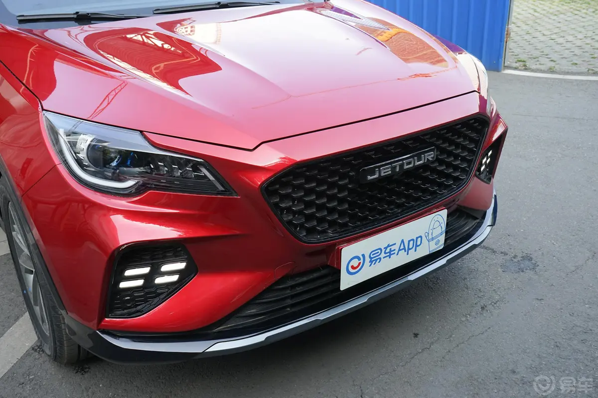 捷途X70 Coupe1.5T 手动 炫Cool前格栅侧俯拍