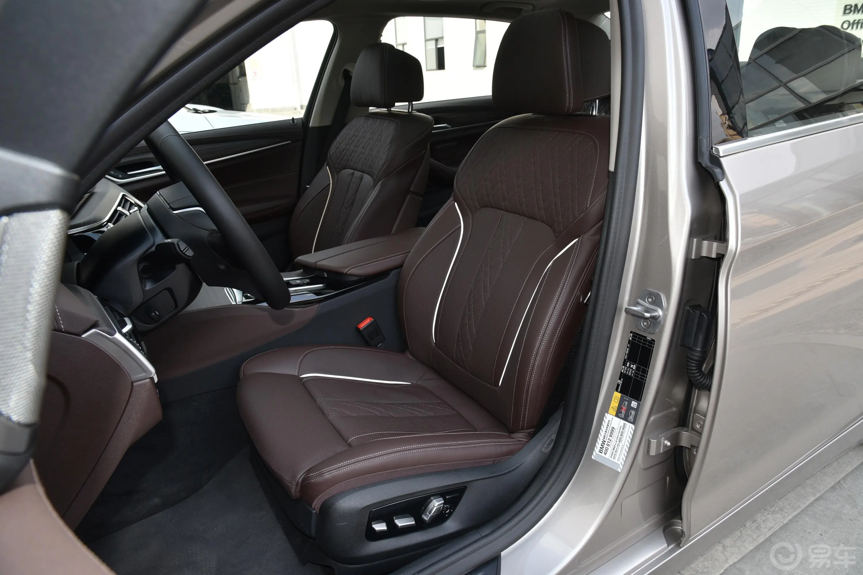 宝马5系 插电混动里程升级版 530Le 先锋版驾驶员座椅