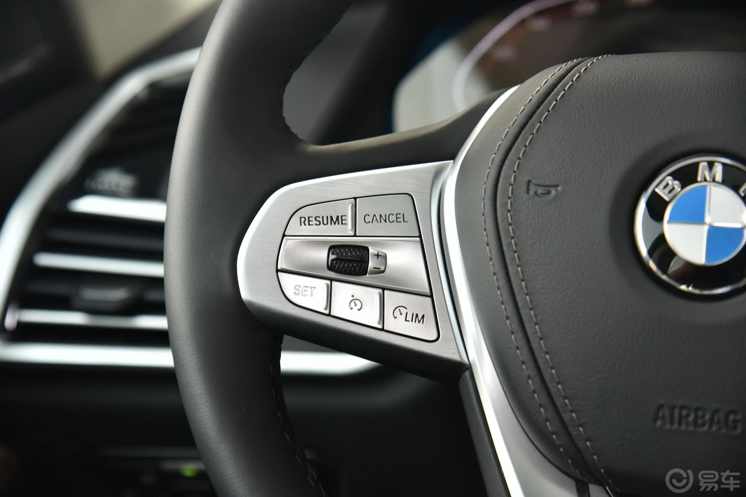 宝马X7xDrive40i 领先型 豪华套装左侧方向盘功能按键