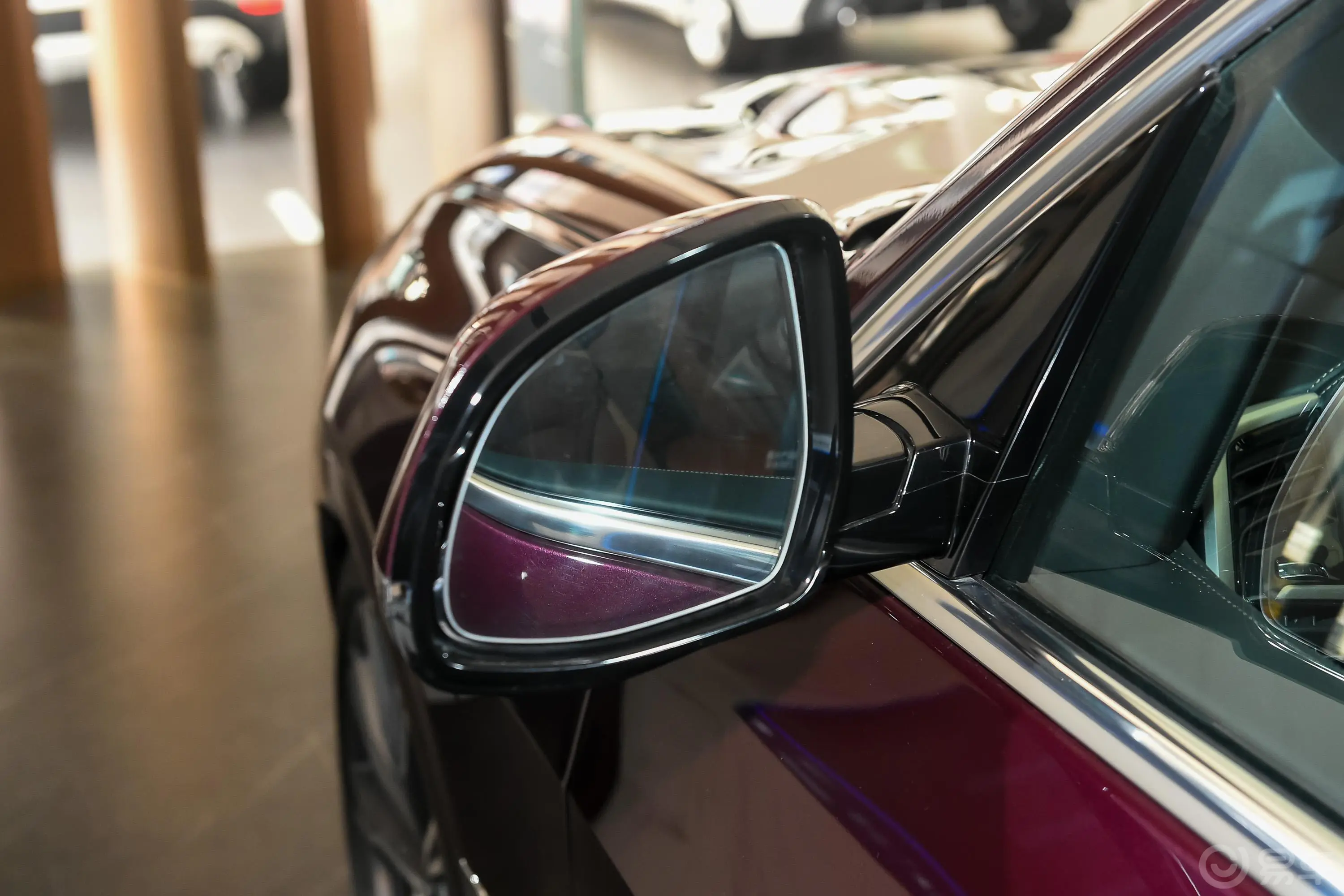 宝马X7xDrive40i 个性化定制限量版 豪华套装后视镜镜面