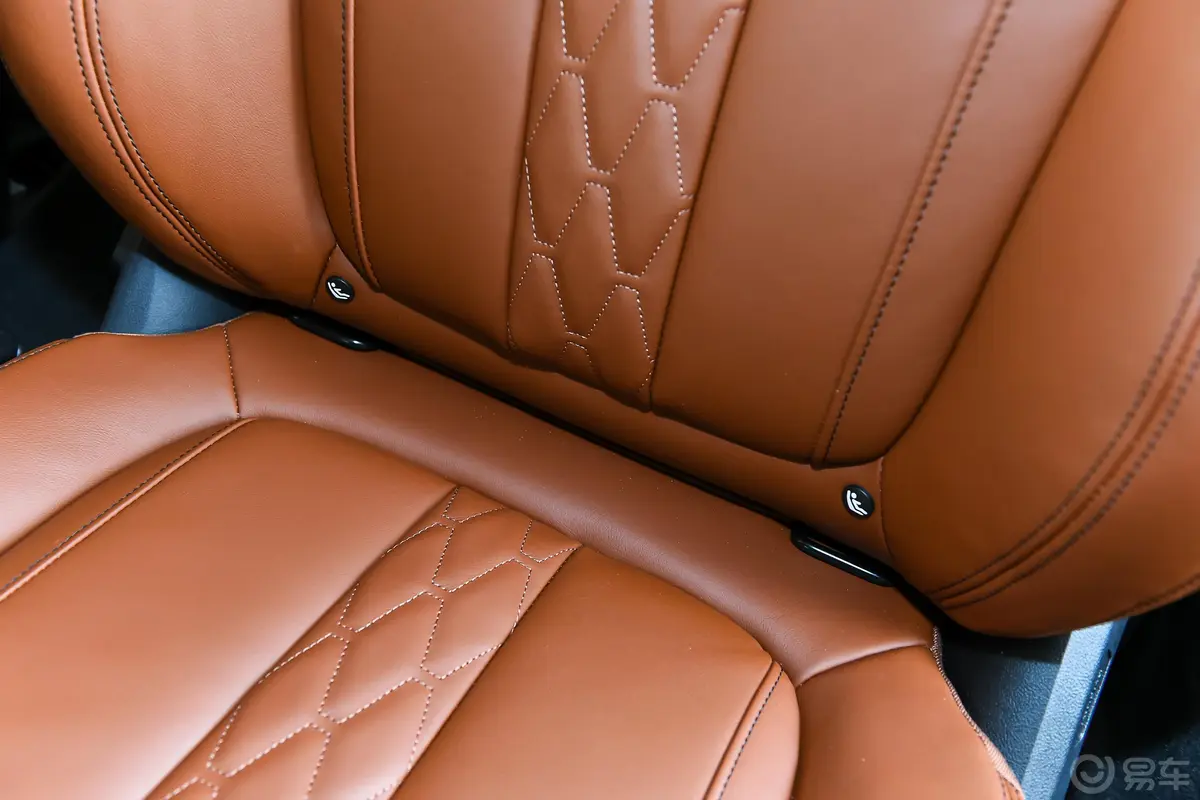 宝马X7xDrive40i 个性化定制限量版 豪华套装儿童座椅接口