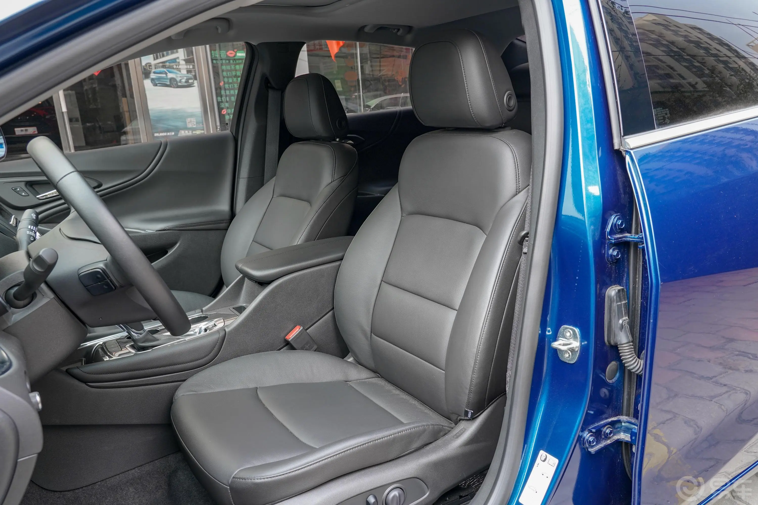 迈锐宝XL550T 手自一体 宝蓝限量版驾驶员座椅