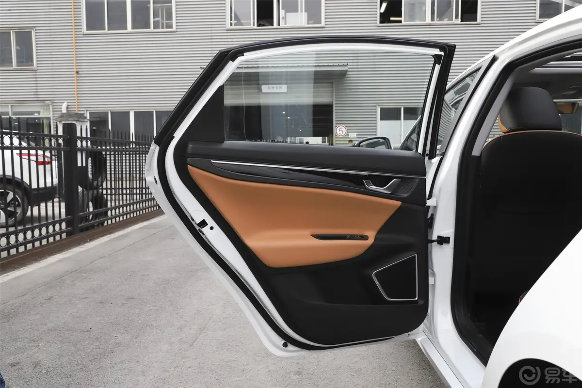 帝豪GL1.5T 双离合 豪华型驾驶员侧后车门