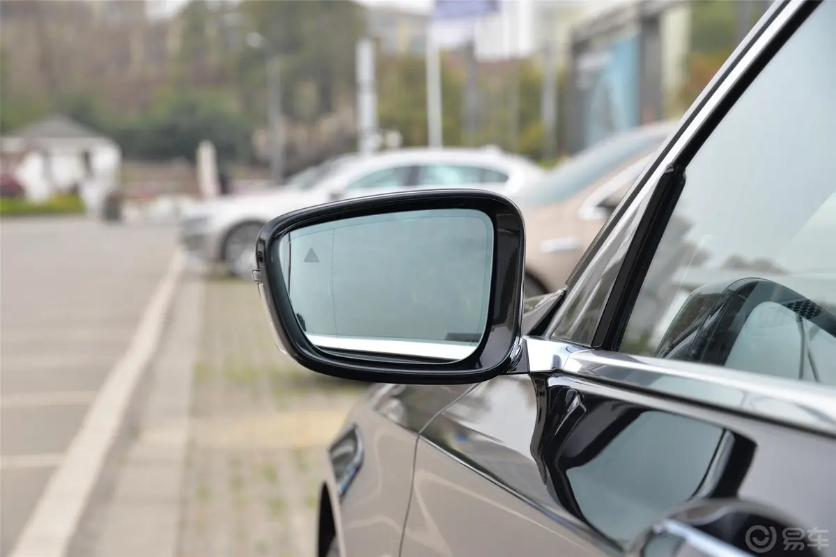 宝马7系改款 740Li xDrive 行政型 M运动套装后视镜镜面