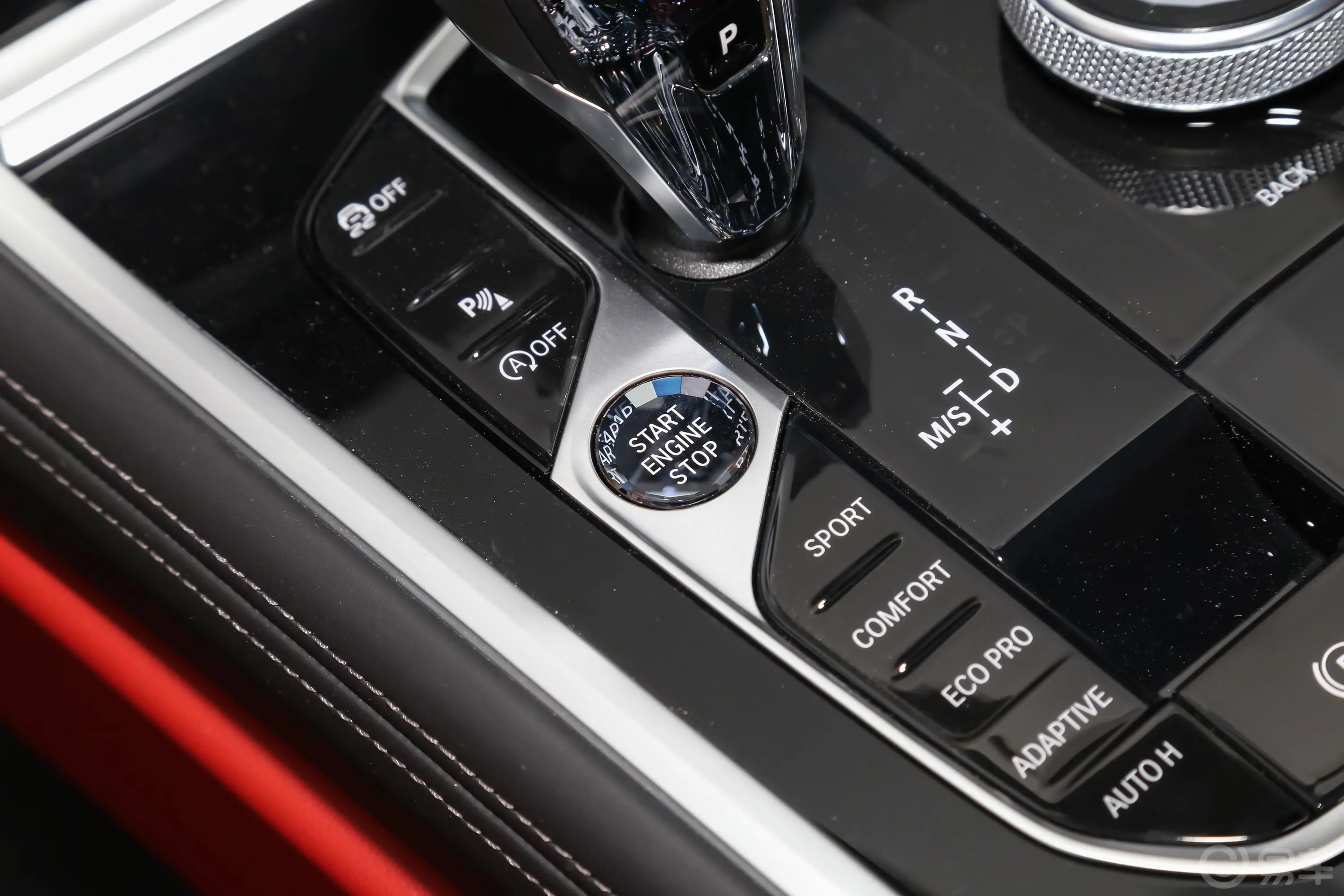 宝马8系双门轿跑车 840i 首发限量版钥匙孔或一键启动按键