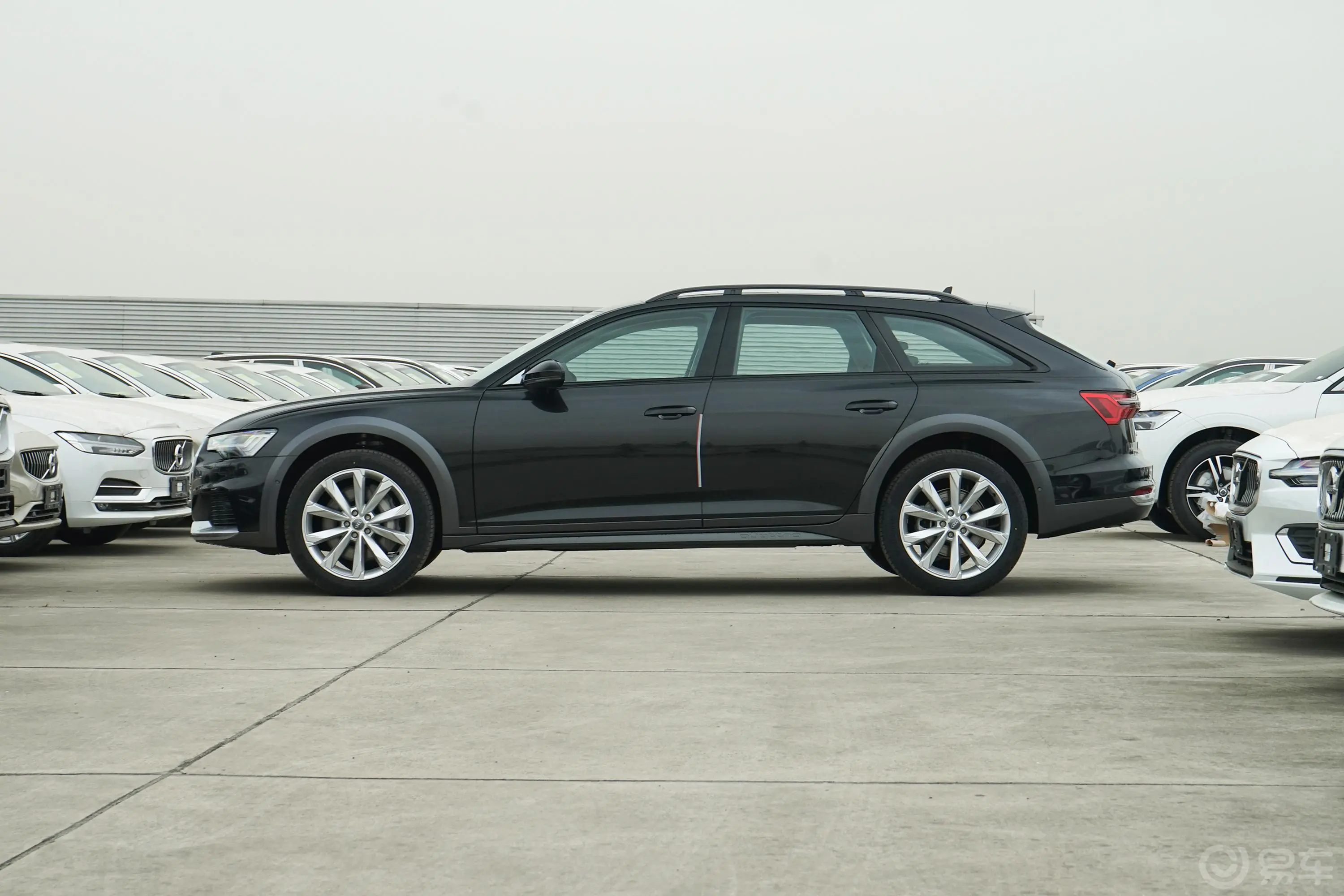 奥迪A6Allroad quattro 探索家 55 TFSI 尊享越野型正侧车头向左水平