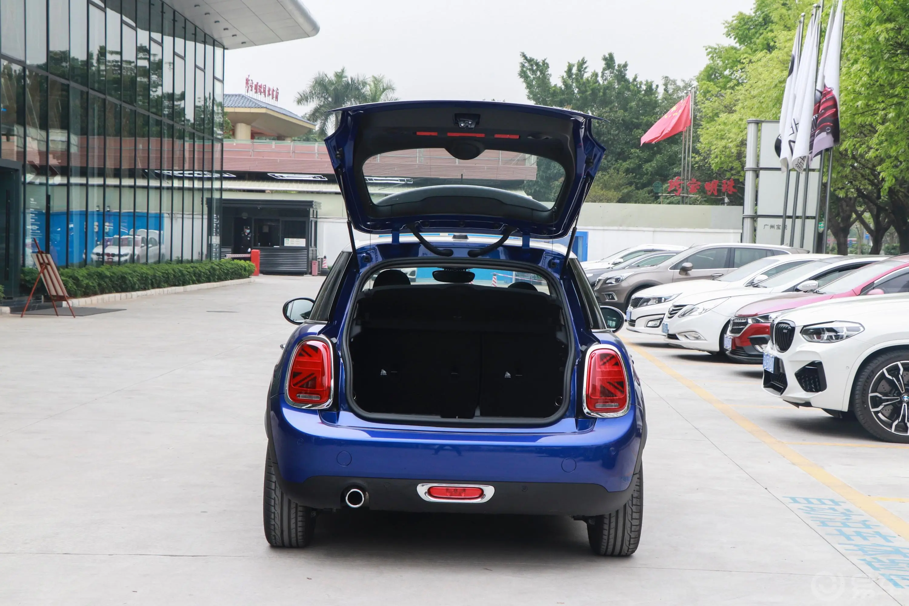 MINI1.5T COOPER 艺术家 五门版空间