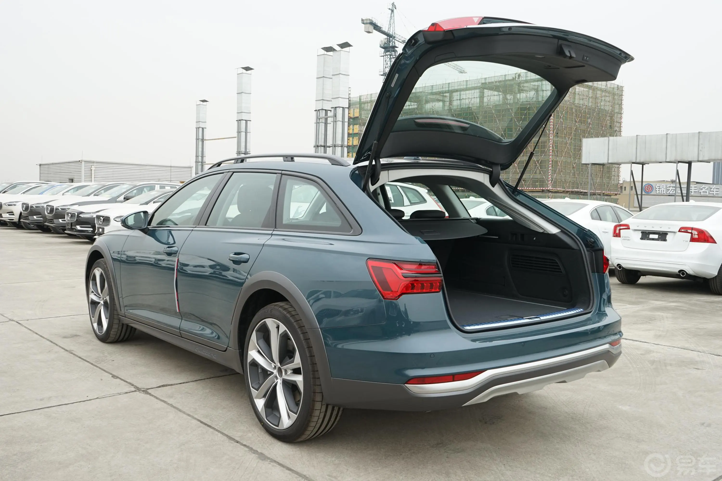 奥迪A6Allroad quattro 探索家 55 TFSI 尊享越野型空间