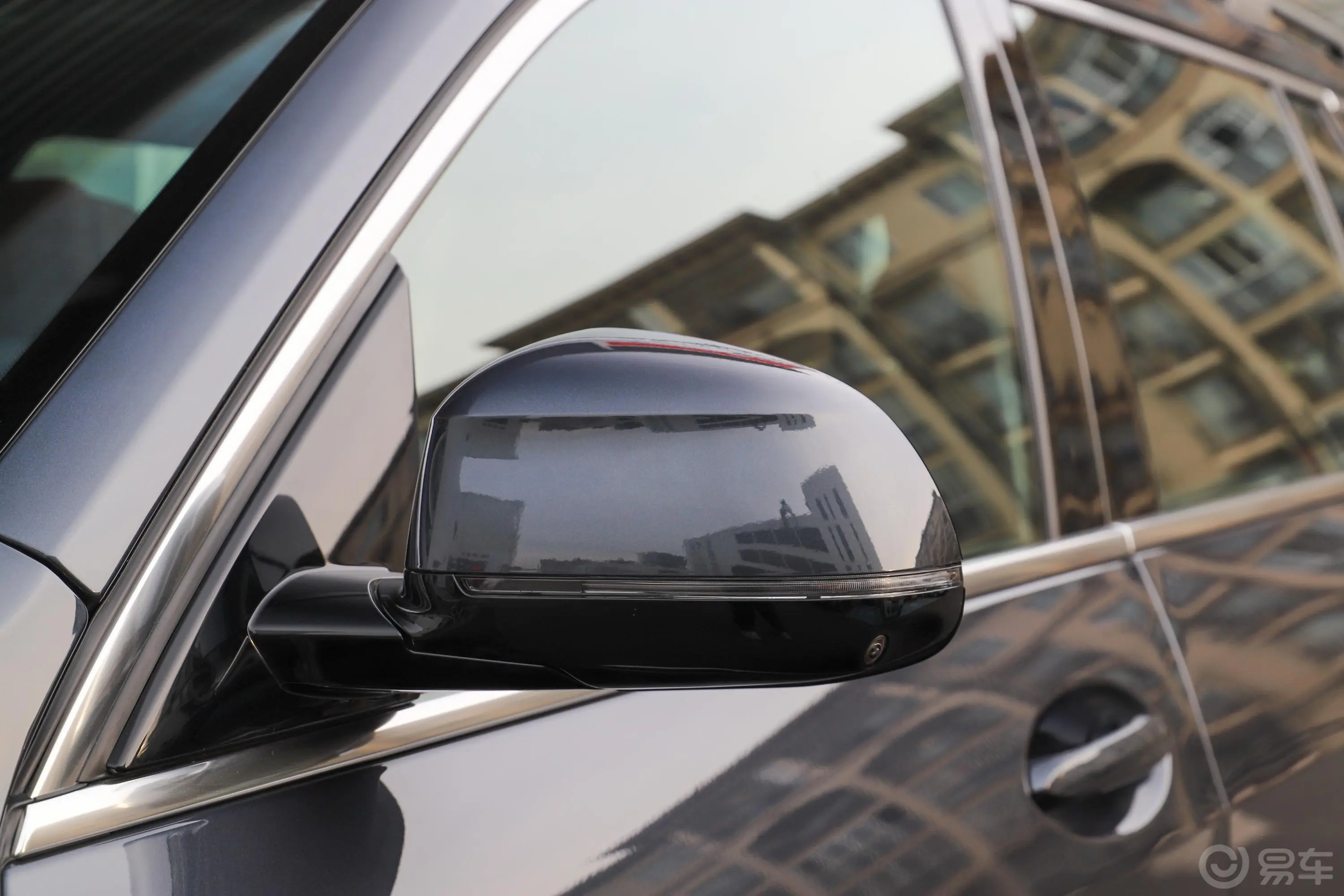 宝马X7xDrive40i 尊享型 豪华套装主驾驶后视镜背面