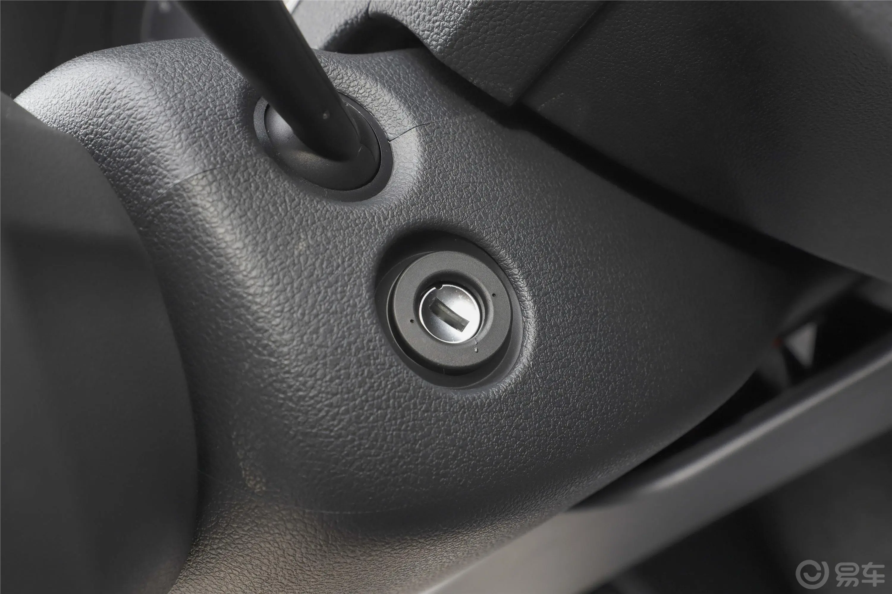 桑塔纳1.5L 手动 舒适版 国V钥匙孔或一键启动按键