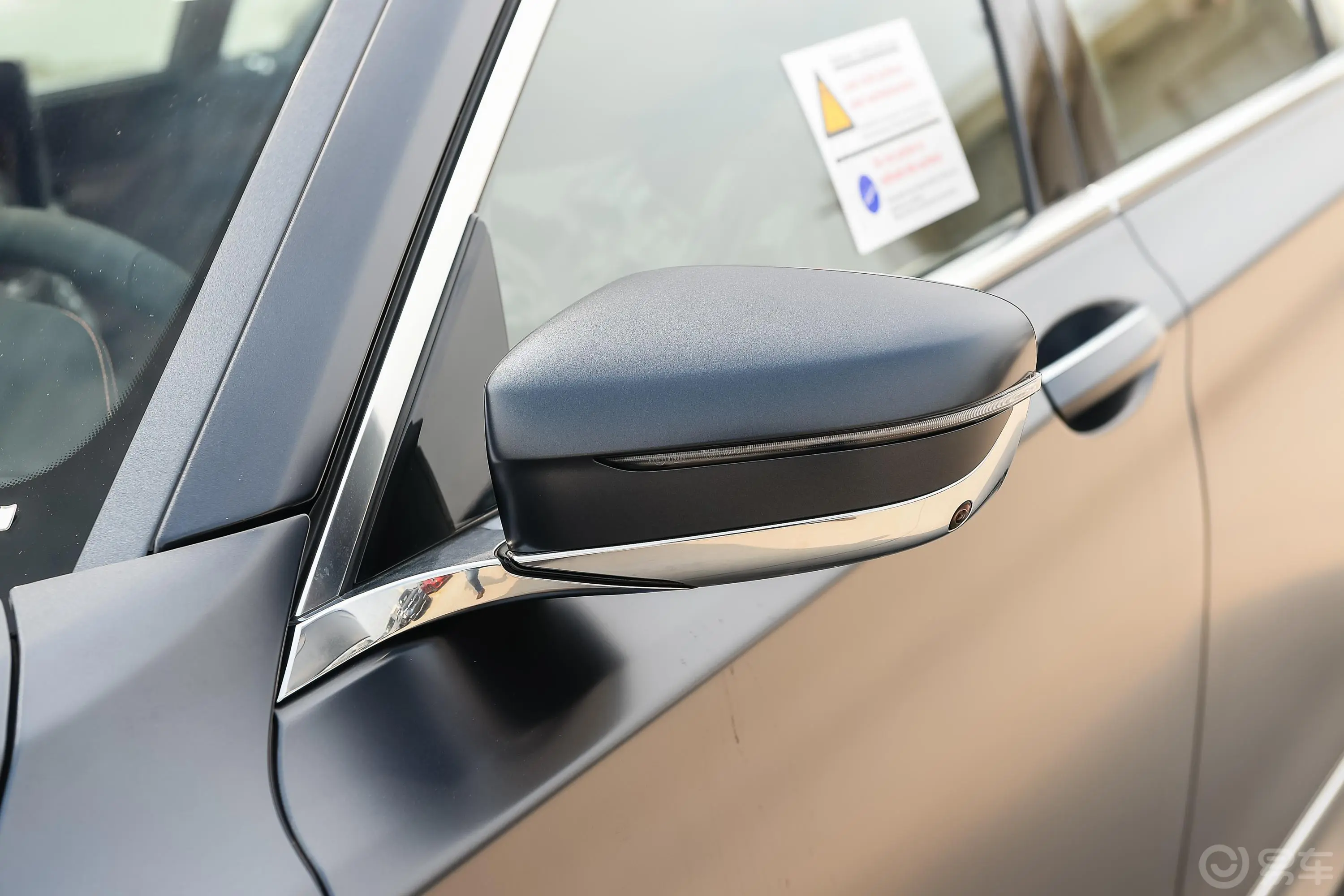 宝马7系改款 750Li xDrive V8 M运动套装主驾驶后视镜背面