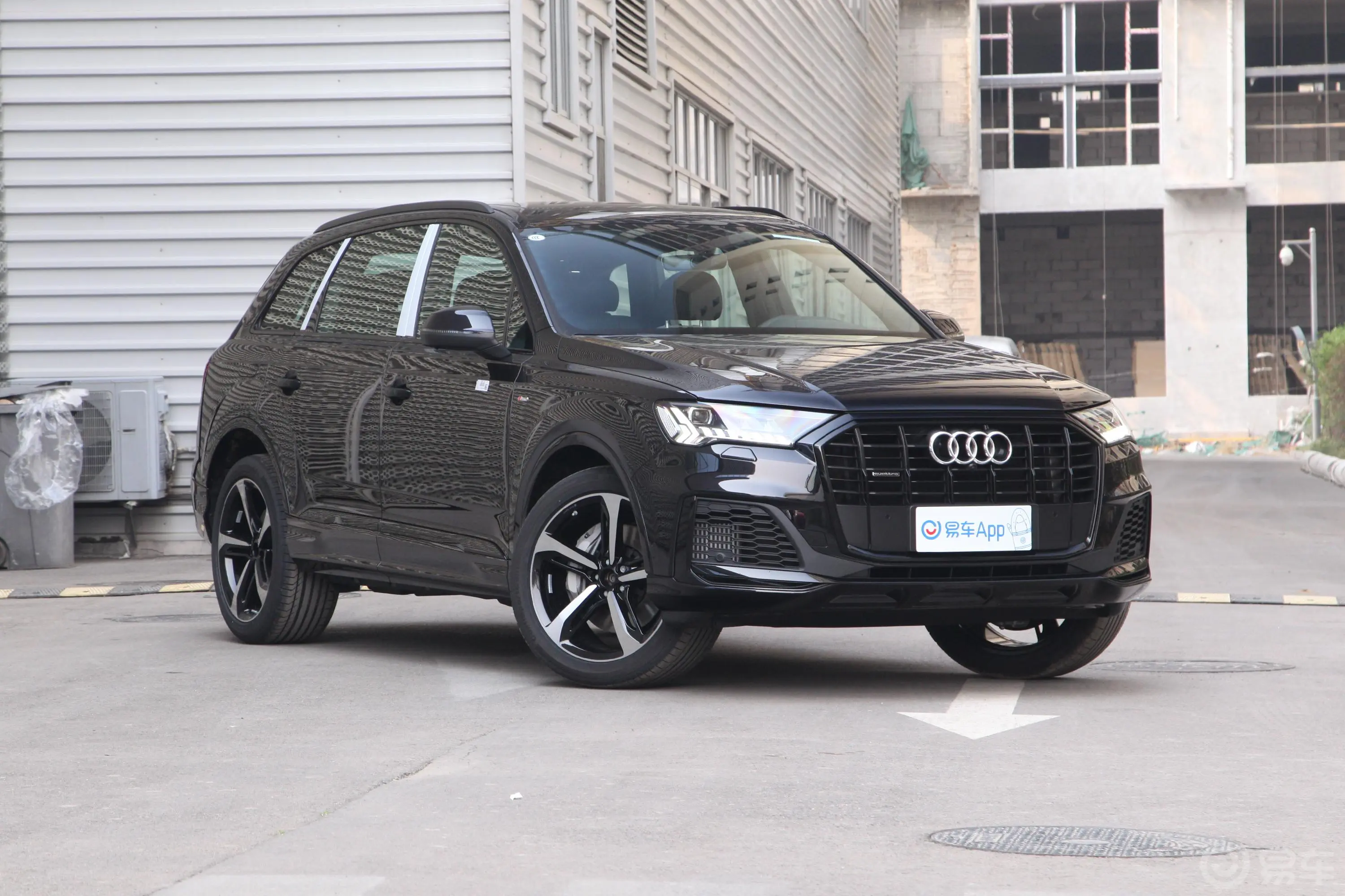 奥迪Q755 TFSI quattro 黑武士专享版外观