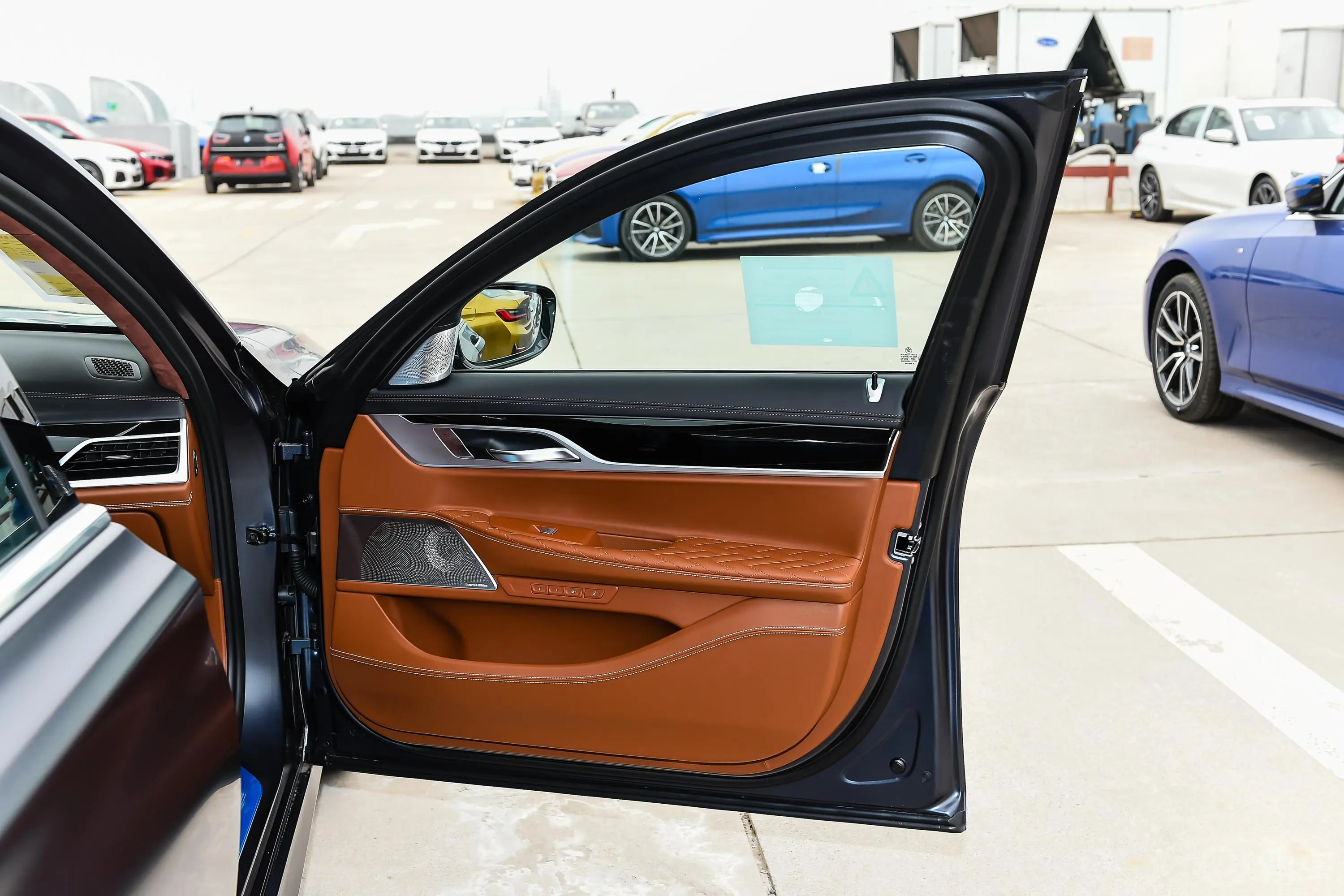宝马7系改款 750Li xDrive V8 M运动套装副驾驶员车门
