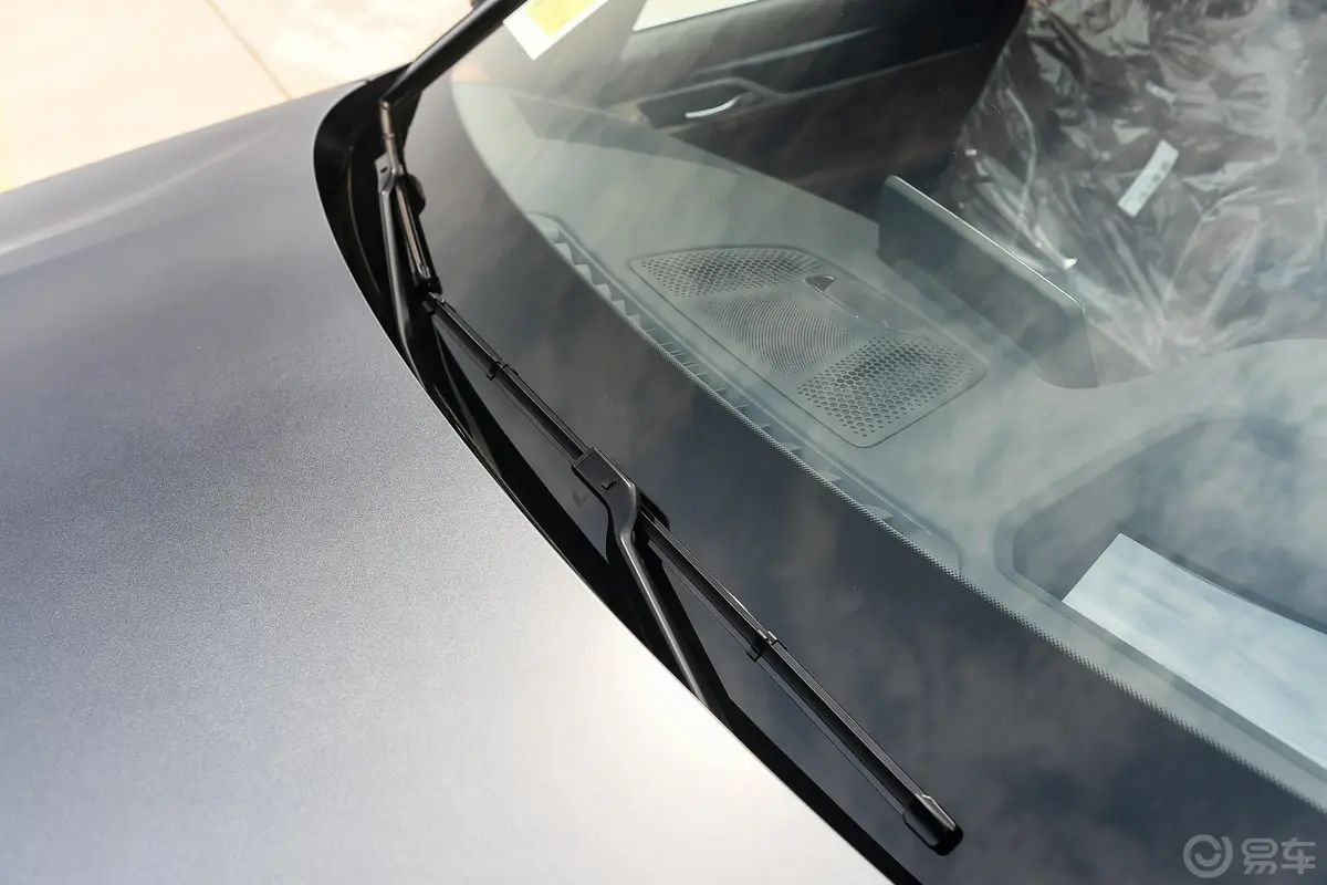 宝马7系改款 750Li xDrive V8 M运动套装雨刷器