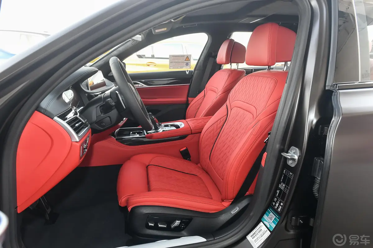 宝马7系改款 M760Li xDrive V12 运动套装驾驶员座椅