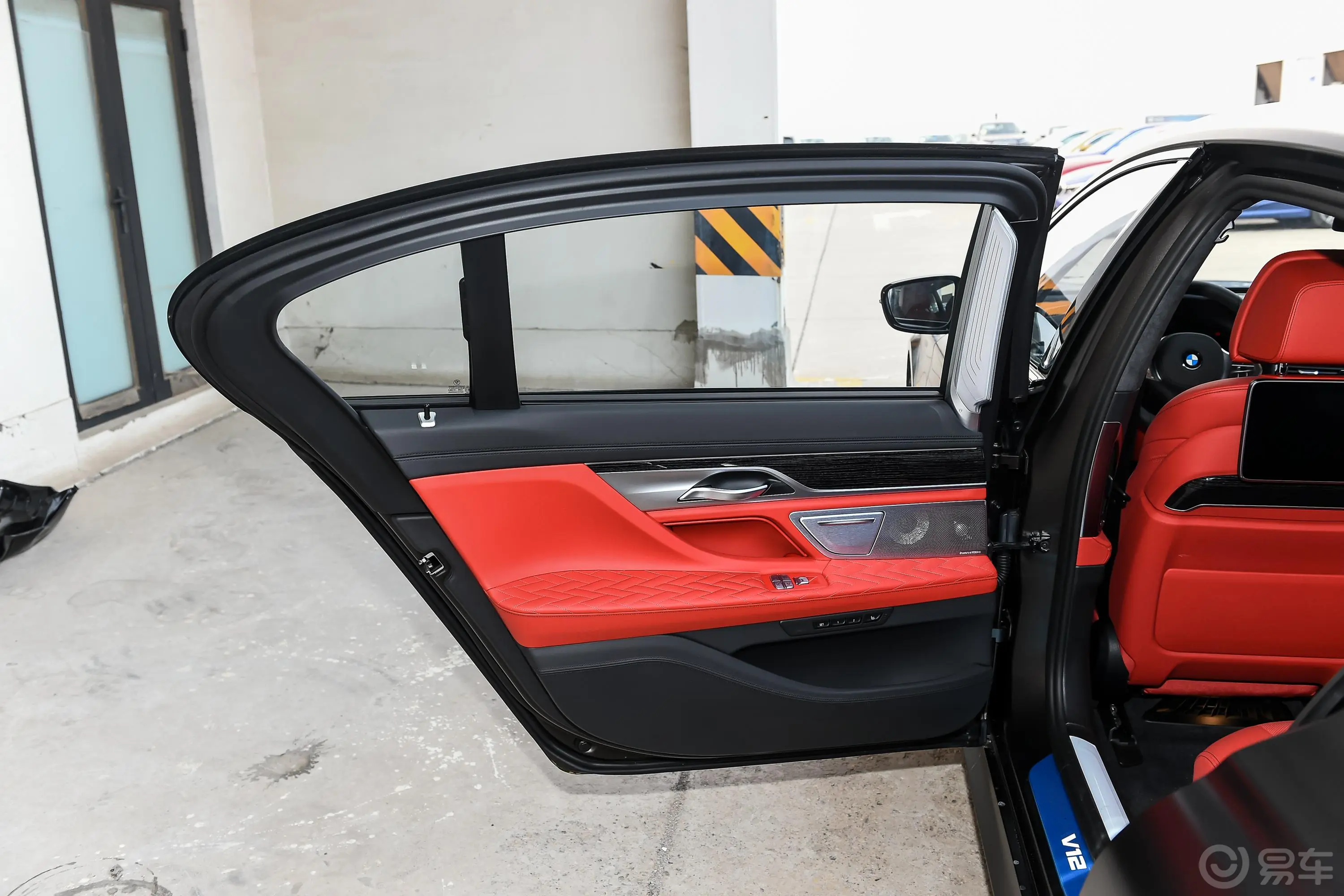 宝马7系改款 M760Li xDrive V12 运动套装驾驶员侧后车门